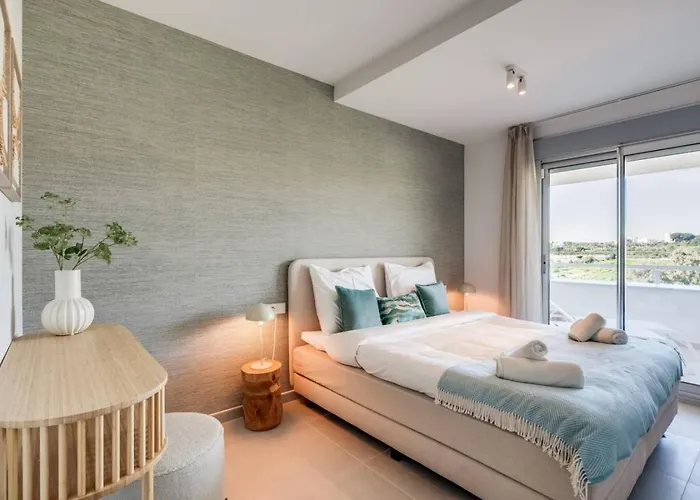 아파트 Sea View In Cancelada - Oceana Gardens - Pool, Gym & Family-friendly 에스테포나